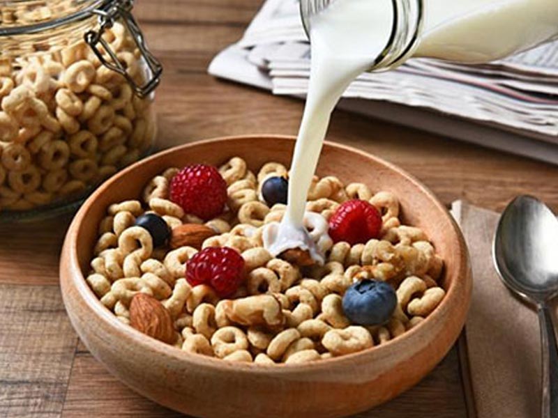 برای داشتن خوابی راحت این ۱۳ ماده غذایی را نباید قبل از خواب بخورید