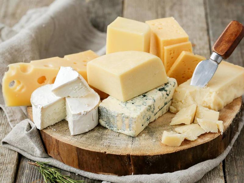 برای داشتن خوابی راحت این ۱۳ ماده غذایی را نباید قبل از خواب بخورید