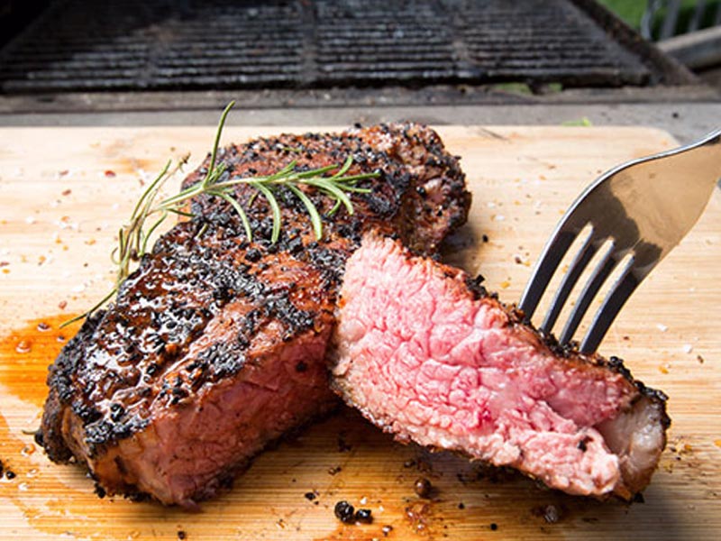 برای داشتن خوابی راحت این ۱۳ ماده غذایی را نباید قبل از خواب بخورید