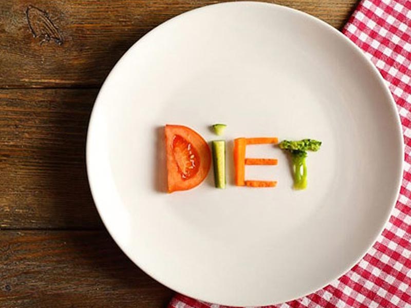 کاهش کالری مصرفی در رژیم غذایی باعث چه اتفاقاتی در بدن می‌شود؟