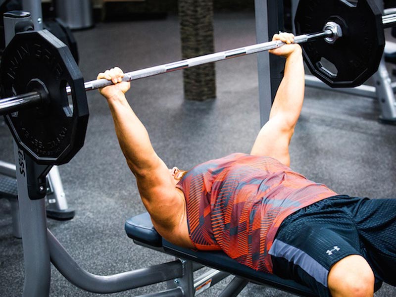 چگونه پرس سینه بهتری را انجام دهیم