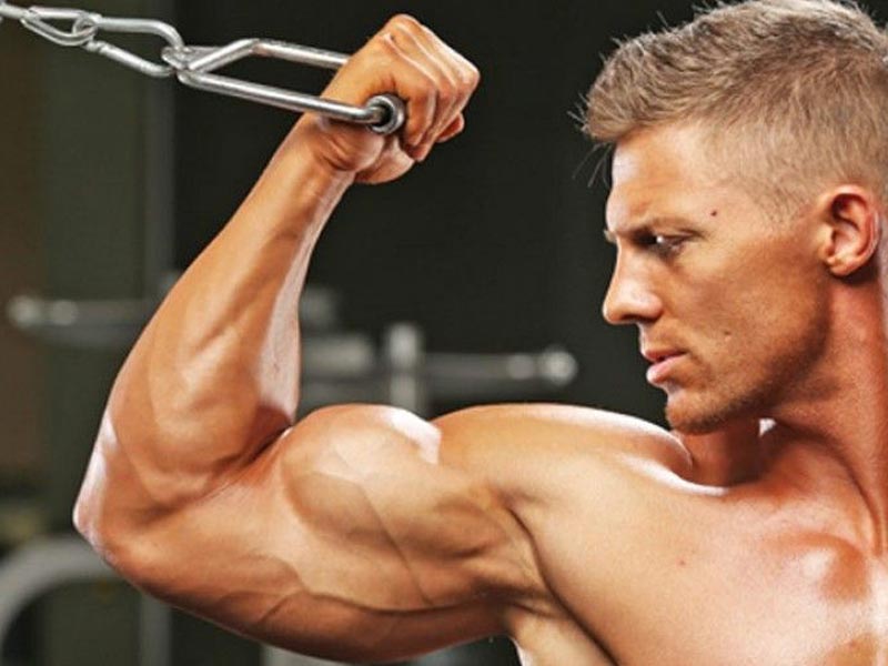 جلو بازوهای خود را منفجر کنید