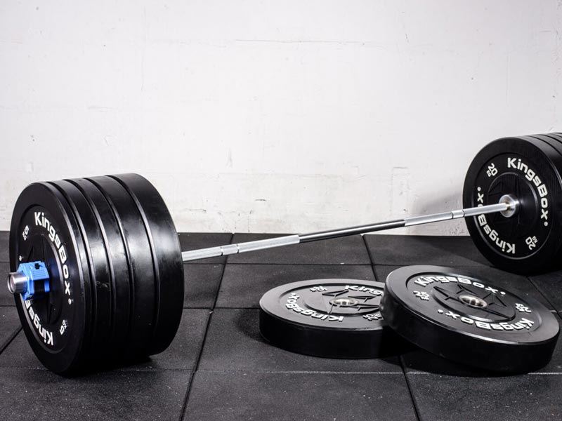 تفاوت کار با دمبل و هالتر در چیست؟ کدام بهتر است؟