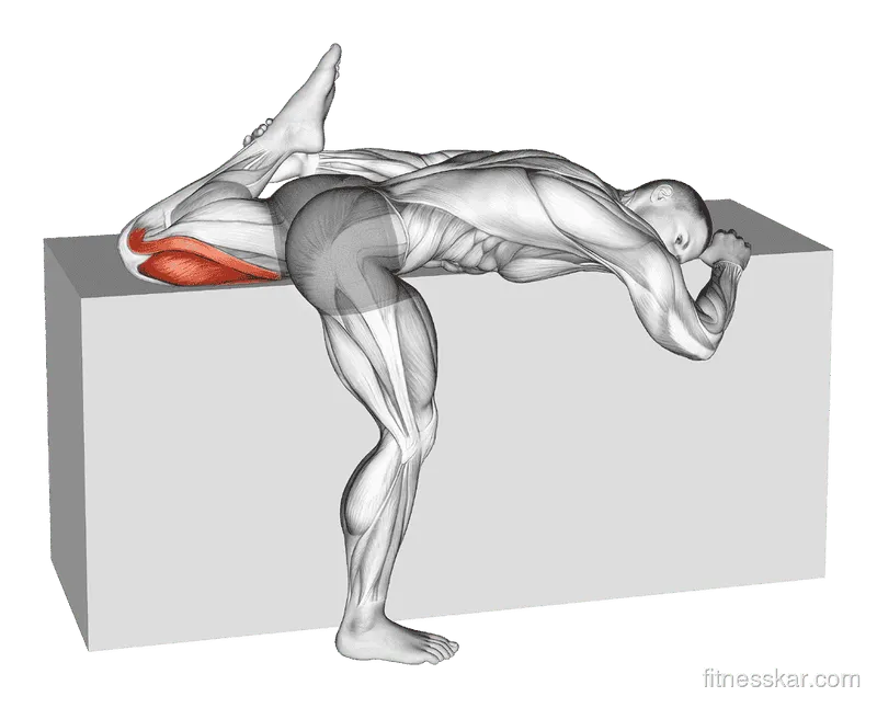 Quadriceps Stretch on Box, Male demonstration, Start